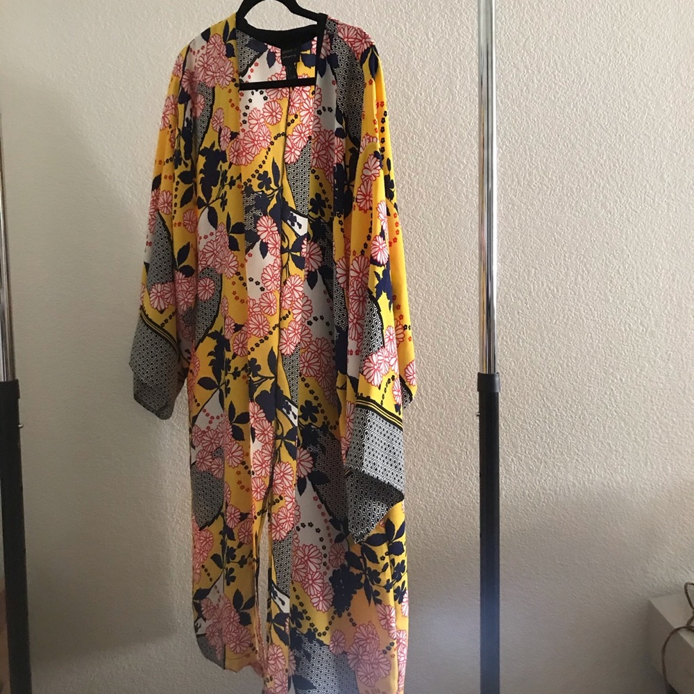 Forever 21 Contemporary Floral Kimono.
